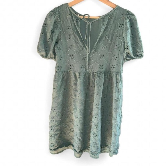 💜 Sage Green Eyelet Puff-Sleeve Dress - Picture 4 of 5